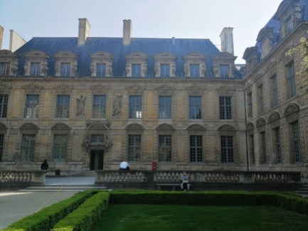Privatizuota rūmų šalia Place des Vosges aikštės dalis, kurioje dabar įrengtas viešbutis. Paryžius