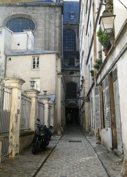 Tuneliukas vienuolėms iki bažnyčios. Paryžius