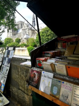 Knygų prekyba gatvėje. Paryžius