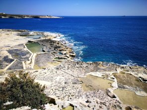 Druskų garyklos rytinėje pakrantėje, Malta